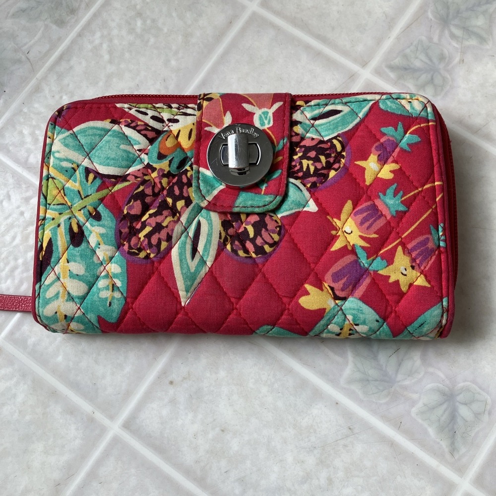 Vera Bradley Quilted Zip Around Wallet Red Pink‎ Multicolor Floral Cotton 7.5"